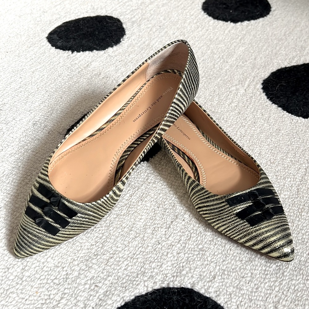 Pilcro and Letterpress Gold/Black Flats w/Bows